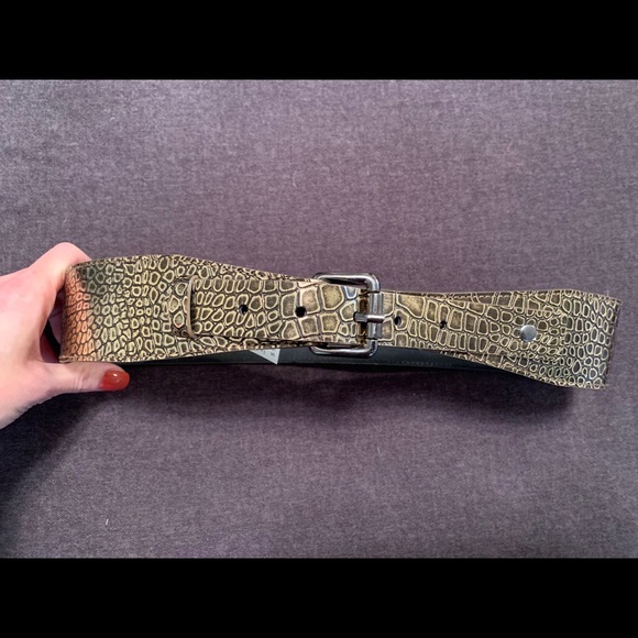 Kenneth Cole Accessories - Kenneth Cole ladies gold belt- NWT